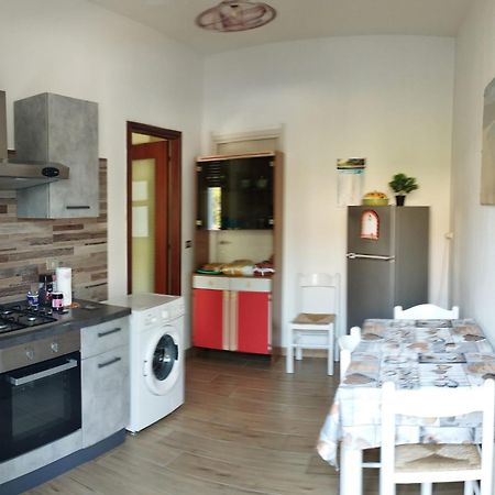 Casa Vacanze"Il Bouganville" 카르보니아 외부 사진