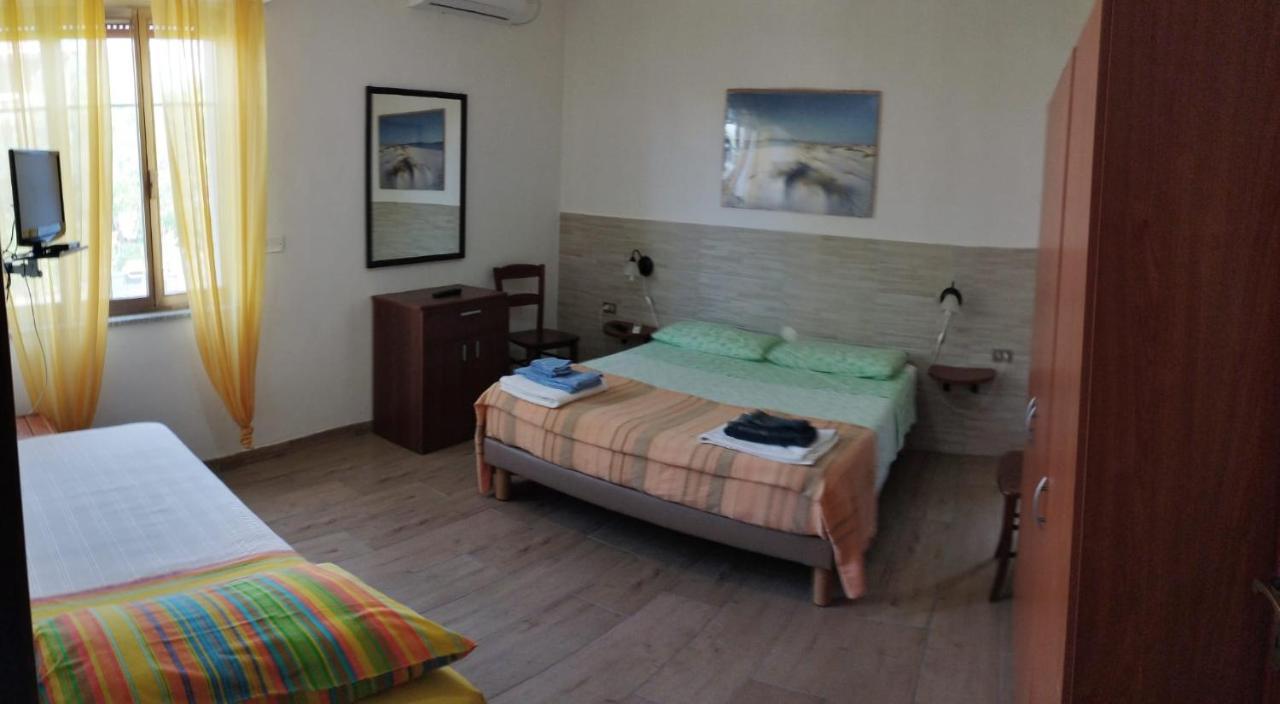 Casa Vacanze"Il Bouganville" 카르보니아 외부 사진