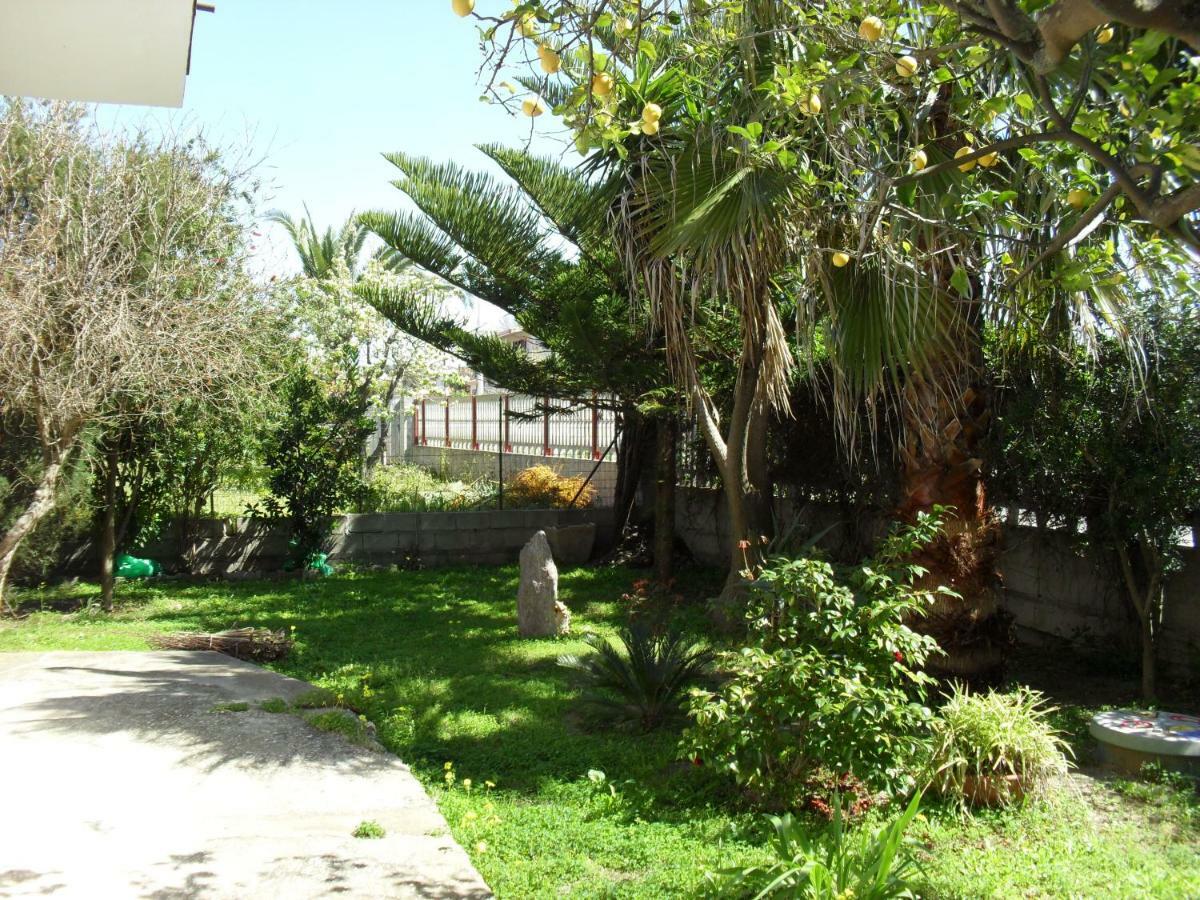 Casa Vacanze"Il Bouganville" 카르보니아 외부 사진