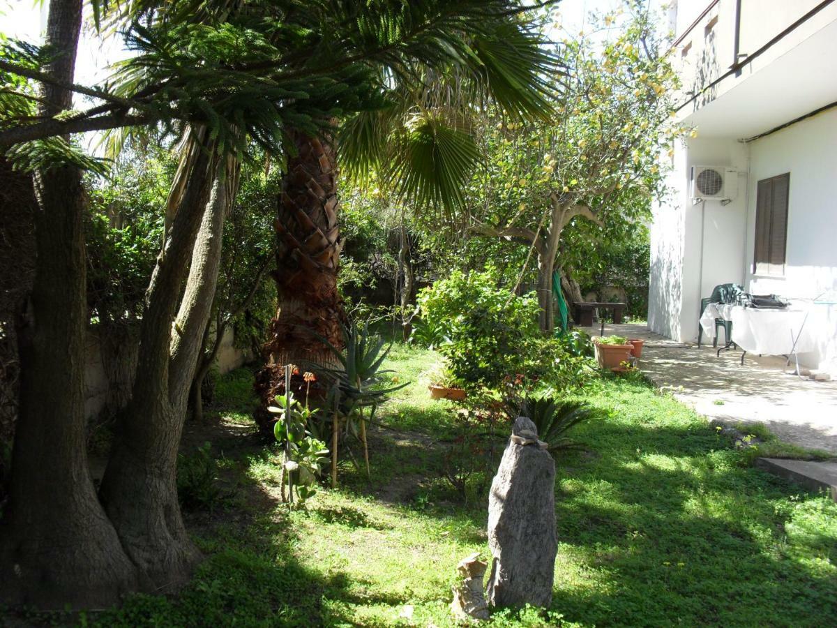 Casa Vacanze"Il Bouganville" 카르보니아 외부 사진
